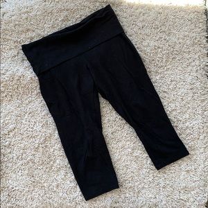 Black crop yoga leggings